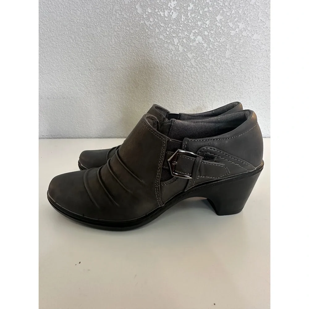 Easy Street Women's Gray Pleated Buckle Comfort Wave Ankle Booties Size 7M
